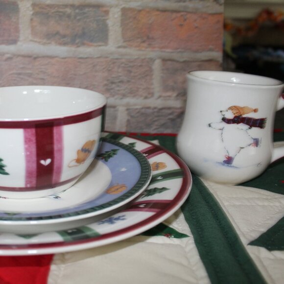 Pfaltzgraff Perennials Snow Bear Holiday Dish Set 16 pieces New in Box - Picture 8 of 11